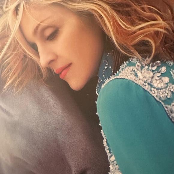 Madonna Drowned World Tour 2001 Official Concert Program Art Book - Picture 3 of 10